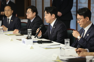 당정, 5부제 참여 차량 보험료 할인 특약 내달 출시