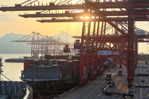 중국 마저 가격 올린다…이란 전쟁에 글로벌 인플레 가팔라지나