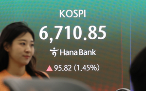 [속보] 코스피 사상 처음 6700선 돌파...1.31% 상승