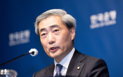 “갈 길은 금리인상”…신현송 체제 첫 금통위, 매파 색채 뚜렷