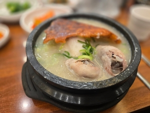 [단독] 대구 유명 삼계탕 체인점서 식사 중 ‘철수세미’ 나와…소비자 “충격적인 위생 상태”