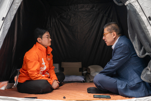 박형준, 단식 중인 정이한 찾아 “토론 요청 오면 동의”
