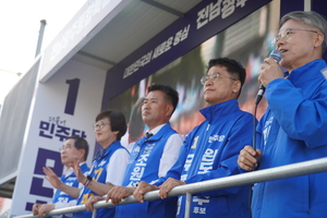 전남광주통합특별시장 후보 민형배 ‘원팀’ 강조하며 완도군수후보 우홍섭 적극지원 유세