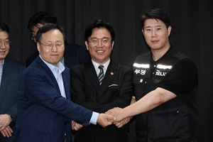 [이달의 인물] 김영훈 장관, 파업 주도했던 경험이 삼성전자 파업 막은 저력 됐다