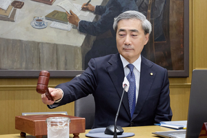 한은 “물가상승 압력 정도 점검하며 기준금리 인상 시기 결정”