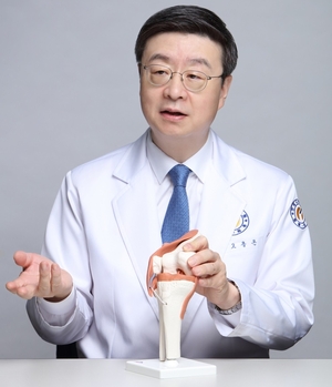 [전문의 칼럼] 중기관절염 환자서 ‘SVF 주사치료’ 새로운 대안 주목