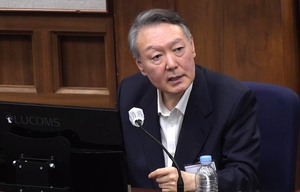 尹, 특검 소환…‘계엄 정당화 메시지’ 집중 조사