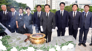 이재준 수원특례시장, 현충탑 참배로 민선 9기 첫 일정 시작…“시민과의 약속 완성하겠다”