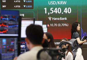 “1550원 고환율 복병”...금융지주, 배당·자사주 변수 커진다