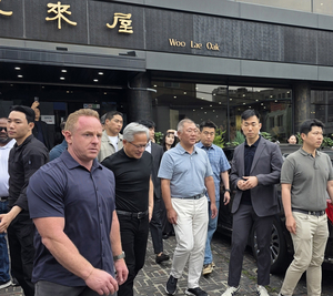 젠슨 황·정의선, 우래옥서 깜짝 회동…AI·로봇 협력 방안 논의 관측