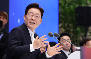 [李정부 1년] “반도체 덕” 확장재정에 기댄 경기부양…성장·건전성 ‘이중 과제’