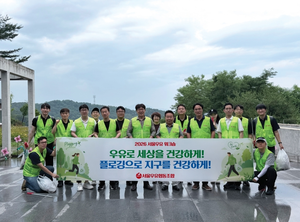 작년 8월 이어 2회째…서울우유협동조합, 망우역사문화공원서 쓰레기 수거