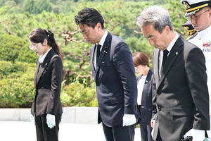 고이즈미 日 방위상 방한…군사 협력 논의 ‘급물살’