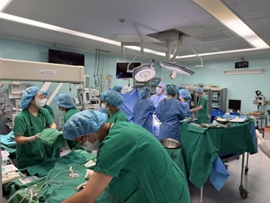 제주서 헬기로 이송된 세쌍둥이 산모…대구가톨릭대병원, 한 달 집중치료 끝 무사 출산