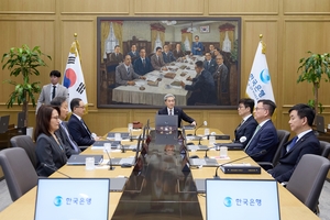 [속보] 기준금리 25bp 인상…인플레이션 ‘진화’ 나서