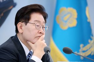 [분석] ‘블랙 서스데이’ 경제 쇼크에 李 지지율 4.7%P 증발했다