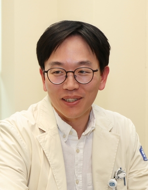 [전문의 칼럼] 무더위에 심장이 떨리는 이유는?