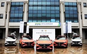 벤츠 사회공헌위, 전국 소방기관에 전기 SUV 5대 기증