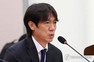 ‘빵집 면접’ 홍명보 “감독 선임 특혜 없어…연봉 38억원 절대 아냐”