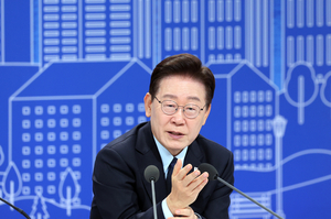 [분석] 李지지율, ETF·부동산·개헌 논란에 ‘최저치’ 찍었다