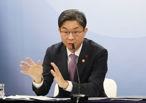 “10년 회장 막겠다더니”...말만 무성한 금융지배구조 개편