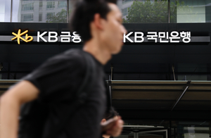 “국민은행에 국세청 조사4국 떴다”...금융권 ‘사정 칼날’ 번지나