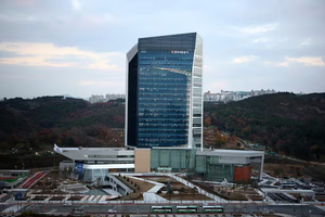 돈 없는 석유公, 사옥 매수권 행사 않기로…“재무 회복 시 재도전”