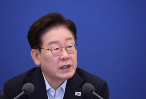 지지율 경고등에 흔들리는 李…“30%대 진입 시 레임덕 배제 못해”