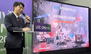 [현장] “통신 끊겨도 AI 독단 타격 X”…한화에어로, 2035년 ‘완전 자율’ 무인 전투 시대 선언