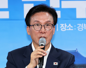 김민석의 ‘속도전’…2028 총선 넘어 ‘연속 집권’ 판 짠다