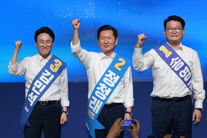 민주당 새 지도부 오늘 결정…金 ‘과반 직행’ vs 鄭 ‘막판 뒤집기’