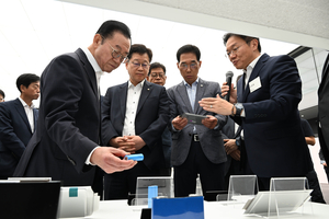 수소차 경쟁력 키우는 국회…현대차 남양연구소서 해법 찾나