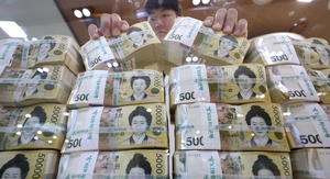 “삼성전자 덕에 조 단위 현금”…삼성생명·화재, 돈 풀까 쌓을까