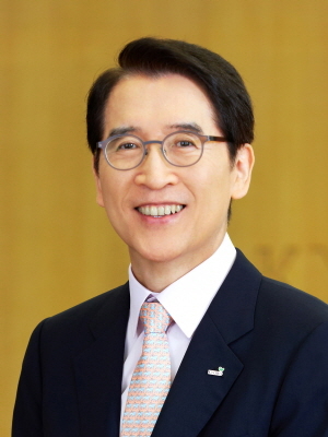‘IPO·지주사’ 앞두고 종합금융 정조준...신창재, ‘교보금융’ 밑그림