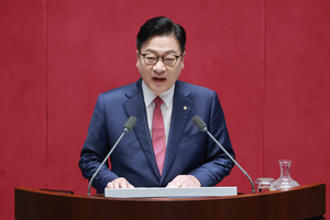 “정치는 히틀러, 경제는 차베스, 임기는 푸틴”… 정점식 “개헌 절대 없다” 쐐기