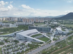 충남 ‘AI 수도’ 구상, 中 첨단산업과 접점 넓힌다