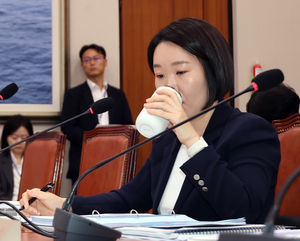 “대통령도 설득하겠다”는 이소영 후보자…갭투자·정치자금 도덕성 공방도