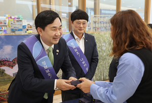 강원랜드, 카지노 로비서 개인정보 보호 캠페인…대표·노조도 동참