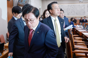 與, 김승원 청문보고서 채택에… 野, 상임위 보이콧 “尹정부 전철 밟을 것”