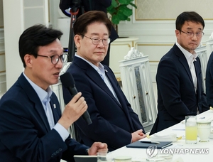[분석] “여당 지지하지만 대통령은 글쎄”…갈수록 엇갈리는 속사정