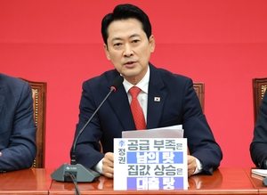 존재감 희미해진 장동혁 리더십