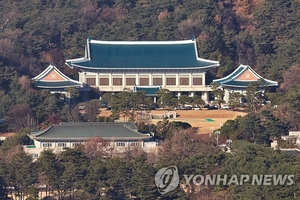 李의 강성 지지층 달래기 카드 ‘내란 특수본’…묘수일까 악수일까