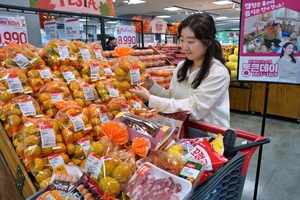 유통업계, 온·오프라인서 생필품·먹거리 ‘할인 대전’ 펼친다