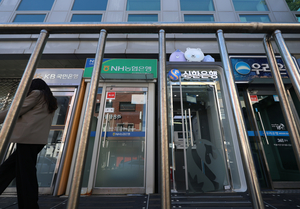 ‘은행장 연임’ 새 변수 된 정보유출...실적 밖 평가 시작됐다