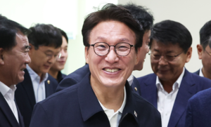 “지지율 10%p 올리겠다”던 김민석 앞에 놓인 ‘암초(들)’