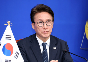 김민석 “조희대 탄핵 논의 시작…김건희 구속 연장해야”