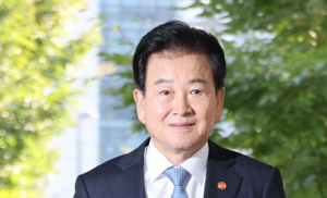 [단독] “정동영 기쁨조 의혹” 탈북민 주장에… 통일부 “입장 없다”