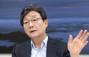 [단독 인터뷰] 유승민 “정부, 자본시장 선 넘었다…국정조사·특검 필요”