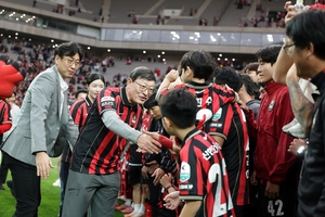 FC서울, 10년만에 K리그 우승…허태수 GS그룹 회장, 선수단 격려