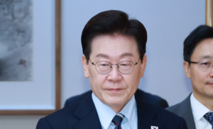 李 지지율 35.3%, 다시 하락세…국힘 42.6% 민주 36% ‘오차 밖’